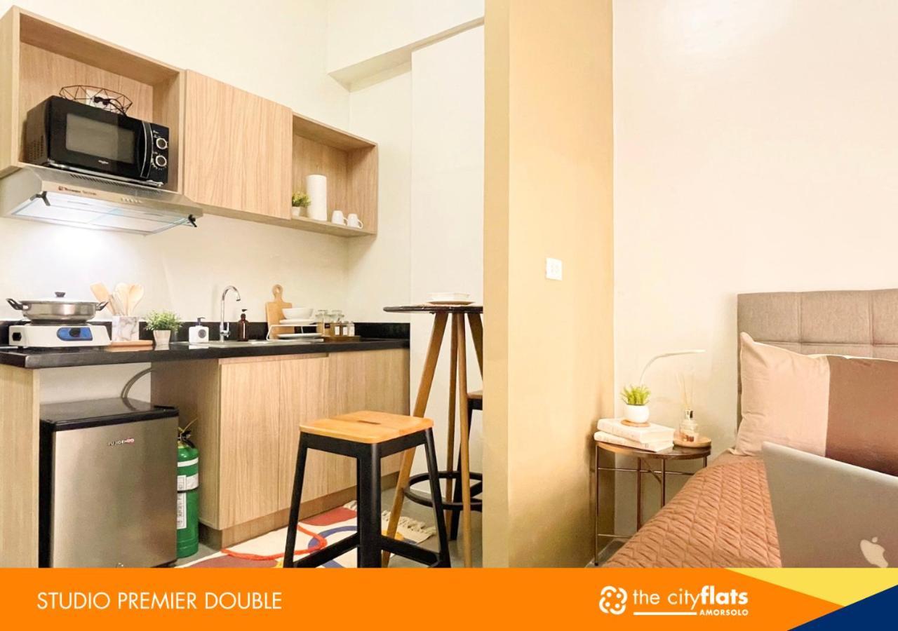 The City Flats Amorsolo Makati City Exterior photo